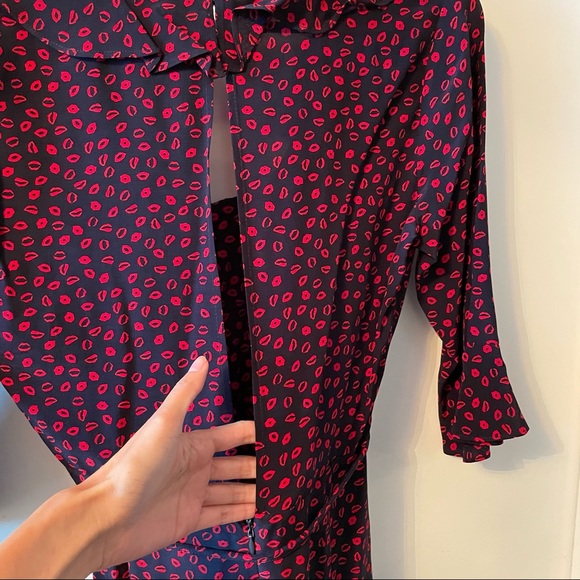 NWT TopShop Lip Print Open Back Dress - Picture 4 of 8